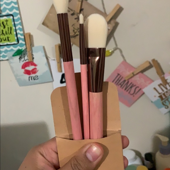 Make up - Picture 2 of 3